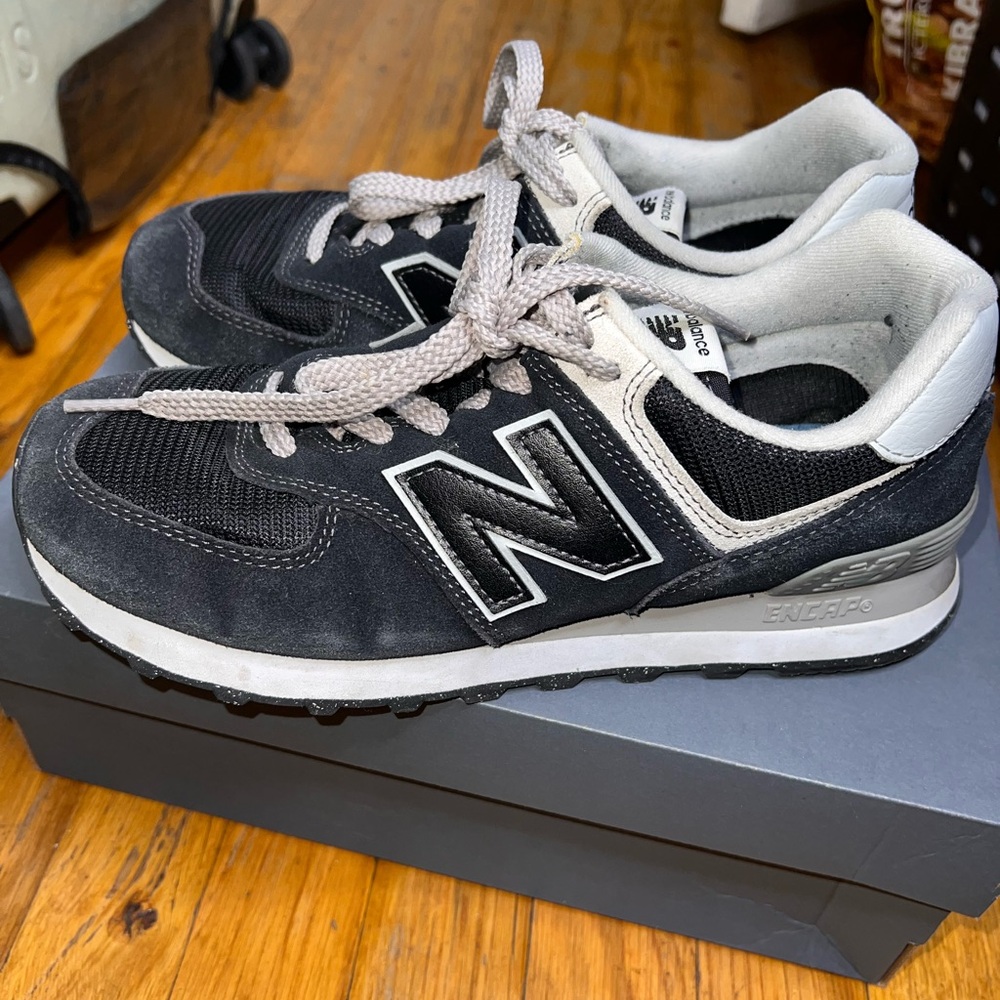 New Balance Women’s Blue/Navy Sneakers 8.5 - Picture 8 of 12